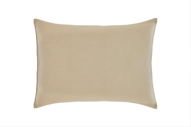 Organic merino wool creates a soft and supportive pillow.